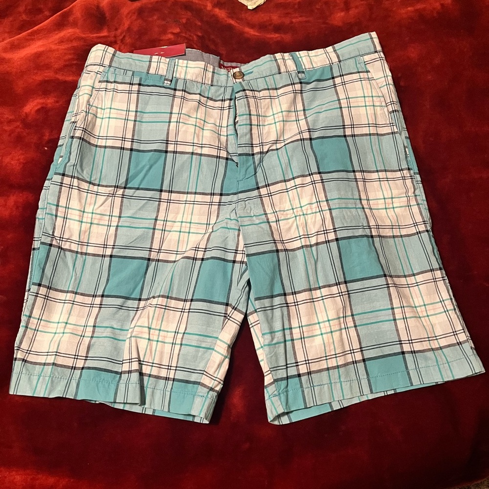Men's Merona casual shorts.